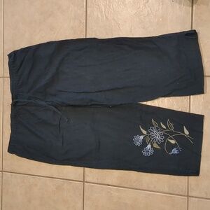 JENNIFER MORE Embroidered Capri Pants Size Small